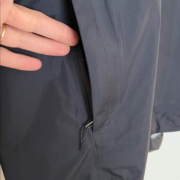Patagonia Waterproof Shell - Picture 4 of 8